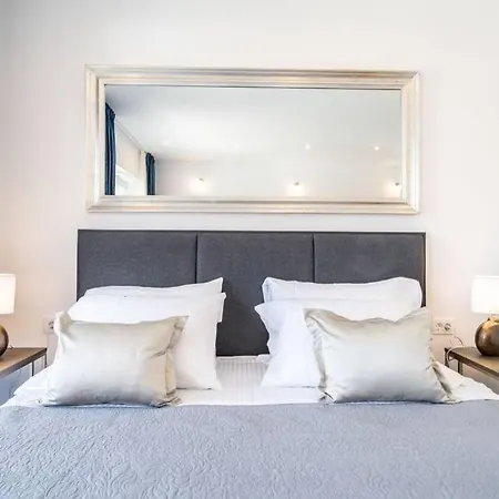 Corallium Blue Pomena