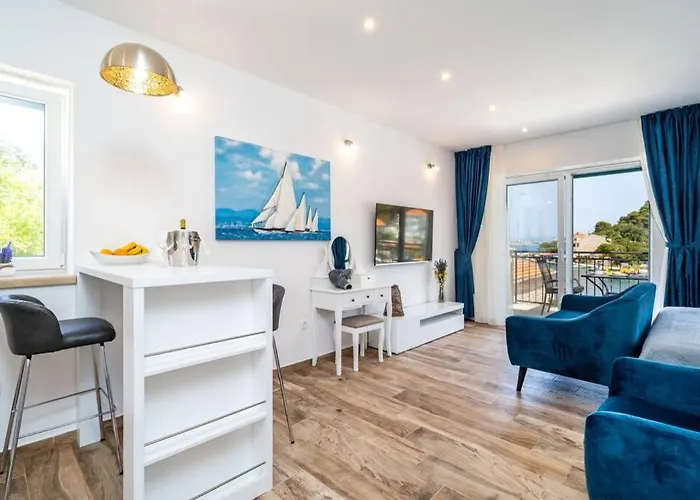 Corallium Blue 포메나