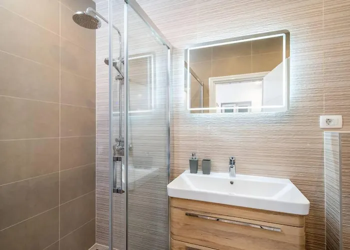 Corallium Blue 포메나