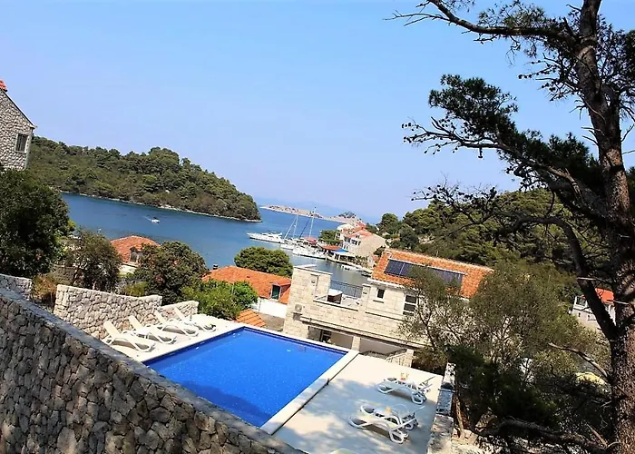 Corallium Blue 포메나