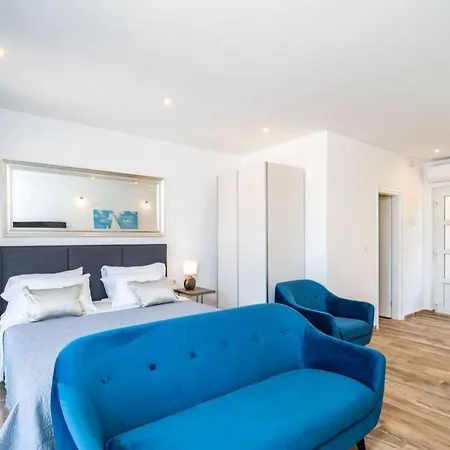 Corallium Blue * Pomena