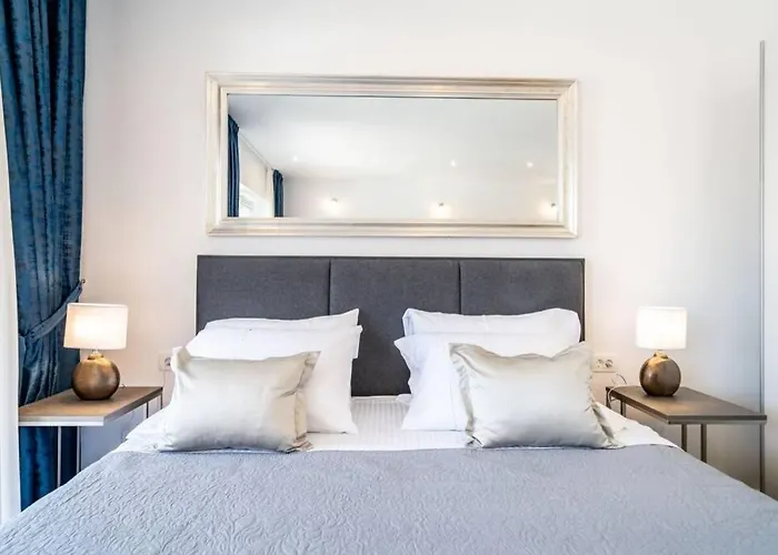 Corallium Blue 포메나